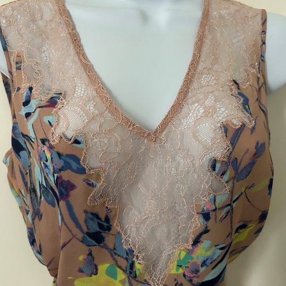 BCBG Maxazria Sheer Neckline Lace Top -Size XS - Picture 3 of 8
